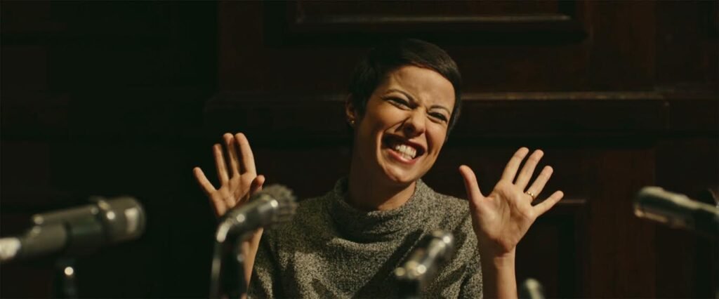 Sinopse ​ O filme retrata a vida intensa da consagrada cantora Elis Regina, desde quando sua carreira se iniciou e, aos 18 anos, saindo de Porto Alegre e se mudando para o Rio de Janeiro, até o auge de seu sucesso, que romperam as fronteiras do Brasil, a concedendo uma imponente carreira internacional. A sua grandiosa e meteórica ascensão na música, assim como o peso da fama, atribuídos a uma vida pessoal conturbada, a perseguiram até sua fatídica morte, ocorrida em São Paulo, em 19 de janeiro de 1982.